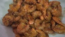 Camarão rosa ao alho e óleo