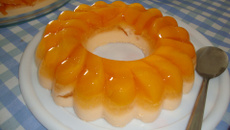 Sobremesa deliciosa de pêssego