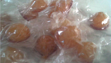 Bala de coco caramelizada