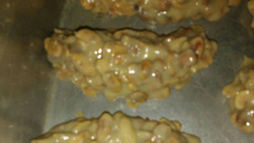 Pé de moleque com leite condensado