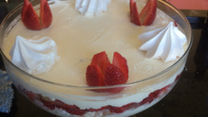 Doce de morango com chantili