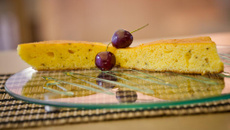 Bolo de fubá com erva doce