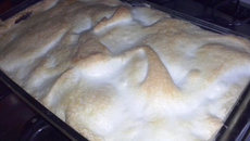 Deliciosa torta de maçã com merengue