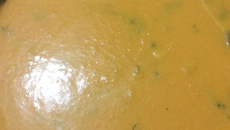 Sopa de abóbora com queijo branco