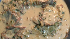 Lagarto com creme de cebola