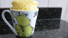 Bolo de laranja de caneca