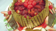 Bolo chocolate com morango fácil