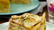 Bolo de batata, queijo e presunto