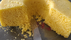 Bolo de fubá com laranja de micro-ondas