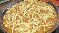 Desfiado de frango gratinado com batata palha