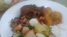 Bife ao molho com batatas