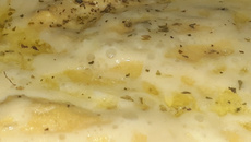 Torta rápida e nutritiva de fubá de micro-ondas