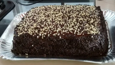 Bolo delícia brigadeiro e beijinho