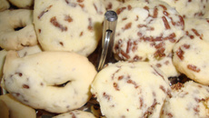 Biscoitos de maisena com coco e chocolate do Lúcio Cezar