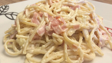 Espaguete com Requeijão e Presunto