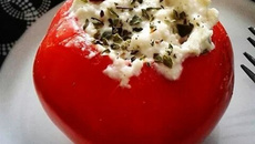 Tomate recheado com ricota