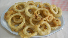 Anéis de cebola na cerveja