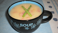 Sopa de mandioca prática e deliciosa