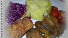 Costelinha suína com mostarda e purê de batata doce com laranja