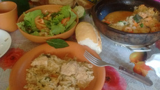 Arroz tamborilado na panela de barro