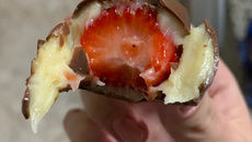 Bombom de leite ninho com morango