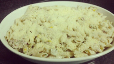 Macarrão com molho branco (rápido e fácil)