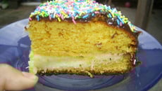 Bolo de cenoura recheado