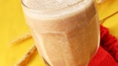 Shake de morango com banana e gérmen de trigo
