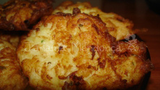 Bolinhos de batata e cebola