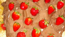 Bolo floresta negra de morango