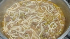 Sopa de carne moída com legumes