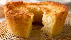 Bolo de mandioca sem glúten e lactose