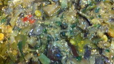 Berinjela ao forno com uva passa