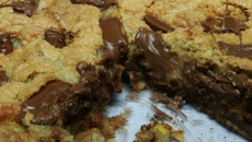 Torta de banana com barra de chocolate