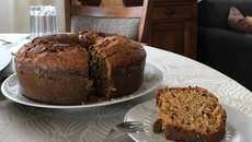 Bolo de Maçã e Ameixa