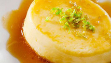 Pudim de leite condensado com toque de laranja