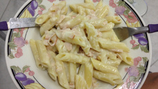 Macarrão de peito de peru e molho branco light