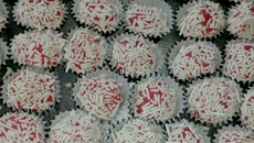 Brigadeiro de morango (bicho de pé)