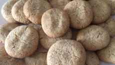 Biscoitos finos de nozes em 30 minutos