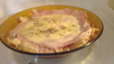 Mini pizza de pão no microondas (rápido e fácil)