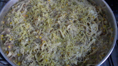 Macarronada de carne moída  com creme de queijo