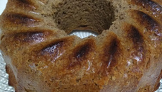 Bolo de banana com uva passa sem glúten, sem leite e sem açúcar