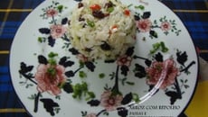 Arroz com repolho, passas e temperinhos verdes