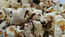 Pipoca doce (chocolate)