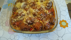 Macarrão com porpetas à moda Carine