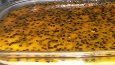 Mousse de maracujá com brigadeiro