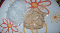 Bifes ao molho de creme de leite e champignon