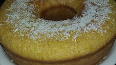 Bolo de milho verde com flocão e leite de coco