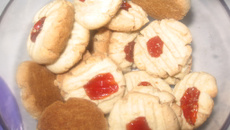 Bolachinhas de amido de milho, aveia e goiabada