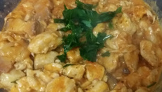 Frango com molho cremoso de coco